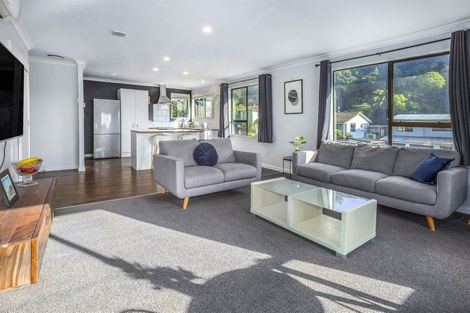 Photo of property in 76 Omapere Street, Whitby, Porirua, 5024