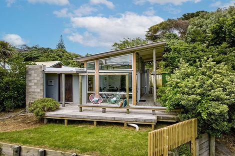 Photo of property in 4 Tangahoe Street, Paekakariki, 5034