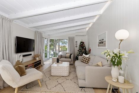 Photo of property in 64 Tiroroa Avenue, Te Atatu South, Auckland, 0610