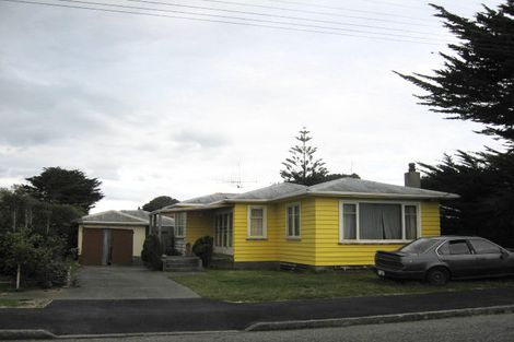 Photo of property in 100 Park Avenue, Waitarere Beach, Levin, 5510