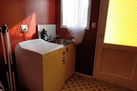 Photo of property in 5 Southern Cross Crescent, Island Bay, Wellington, 6023