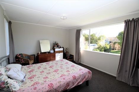 Photo of property in 12 Ross Street, Woodville, 4920