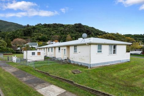 Photo of property in 23 Buller Street, Picton, 7220