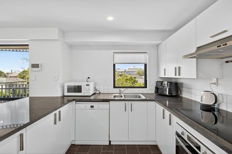 Photo of property in Gloucester Towers, 11/28 Gloucester Street, Christchurch Central, Christchurch, 8013