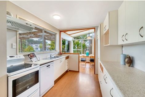 Photo of property in 34 Kirby Street, Glendene, Auckland, 0602