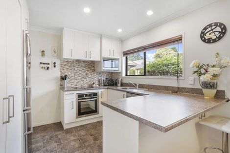 Photo of property in 2/248 Great North Road, Henderson, Auckland, 0612