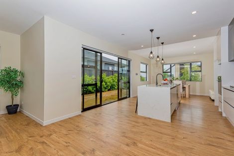Photo of property in 4 Vintry Drive, Kumeu, 0810