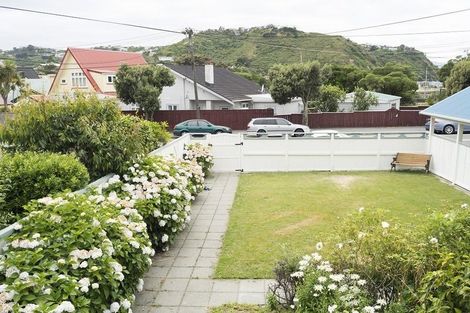 Photo of property in 176 Derwent Street, Island Bay, Wellington, 6023