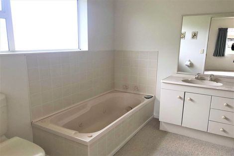 Photo of property in 22 Hadleigh Court, Paraparaumu, 5032