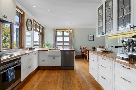 Photo of property in 126 Hackthorne Road, Cashmere, Christchurch, 8022