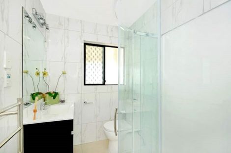 Photo of property in 1/52 Chippendale Crescent, Birkdale, Auckland, 0626