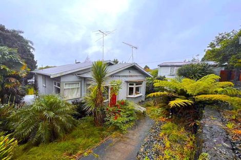 Photo of property in 2 Keystone Avenue, Mount Roskill, Auckland, 1041