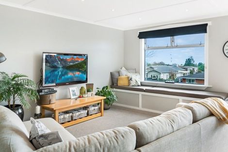 Photo of property in 7 Burns Street, Westown, New Plymouth, 4310