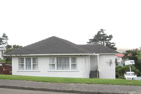 Photo of property in 31 Turville Crescent, Newlands, Wellington, 6037