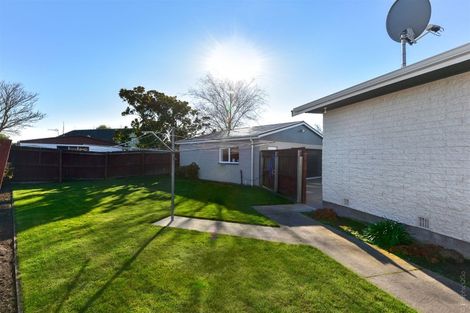 Photo of property in 6 Monteath Place, Redwood, Christchurch, 8051