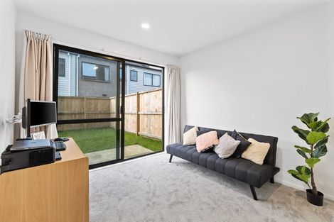 Photo of property in 5 Bloom Crescent, Sunnyvale, Auckland, 0612