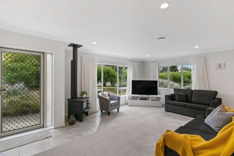 Photo of property in 15 Cabeleigh Drive, Helensville, 0800