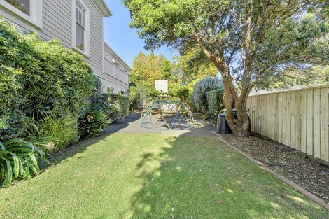 Photo of property in 62 Gilbert Street, New Plymouth, 4310