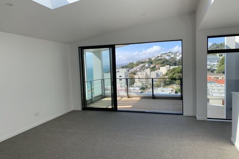 Photo of property in 2/18 Oriental Terrace, Oriental Bay, Wellington, 6011