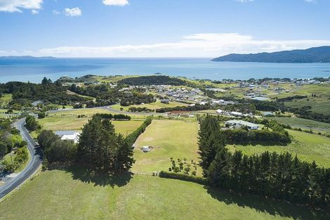 Photo of property in 64 Cable Bay Block Road, Cable Bay, 0420
