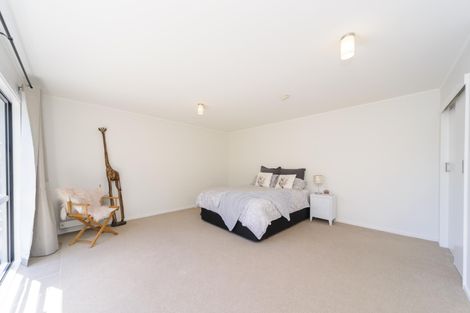 Photo of property in 7 Hillgrove Place, Fitzherbert, Palmerston North, 4410