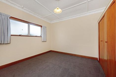 Photo of property in 15 Sutherland Crescent, Melrose, Wellington, 6023
