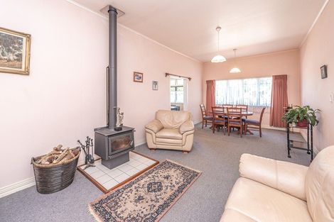 Photo of property in 42 Gloag Street, Waverley, 4510