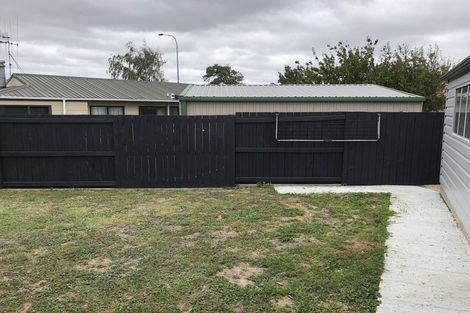 Photo of property in 3 Lydia Place, Kelvin Grove, Palmerston North, 4414