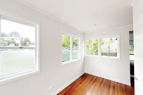 Photo of property in 1/17 Lyons Avenue, Murrays Bay, Auckland, 0630
