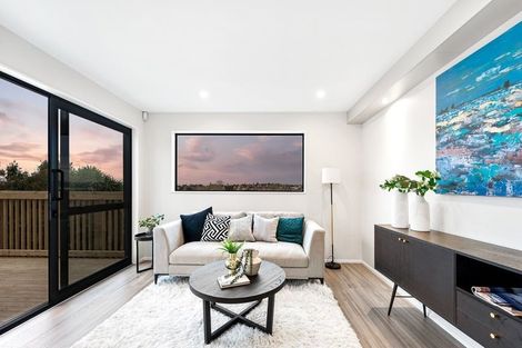 Photo of property in 2/33 Buscomb Avenue, Henderson, Auckland, 0610