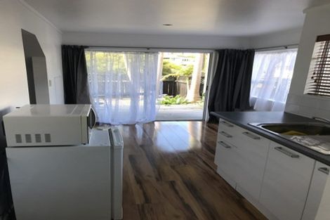 Photo of property in 1/22 Sandown Road, Rothesay Bay, Auckland, 0630