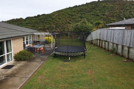 Photo of property in 19a Betty Watt Grove, Riverstone Terraces, Upper Hutt, 5018