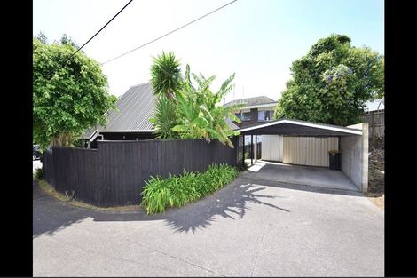 Photo of property in 2/26 Sandown Road, Rothesay Bay, Auckland, 0630