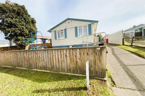 Photo of property in 41 Matipo Street, Castlecliff, Whanganui, 4501