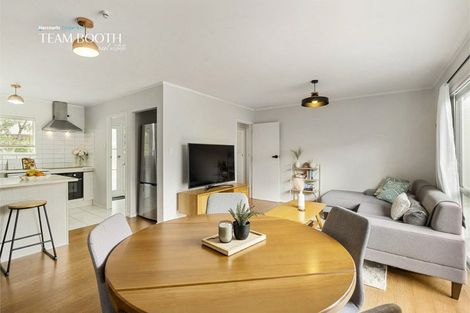 Photo of property in 2/3a Kirrie Avenue, Te Atatu South, Auckland, 0610