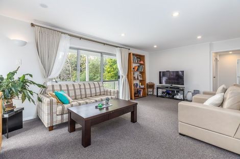 Photo of property in 17 Celeste Place, Totara Vale, Auckland, 0627