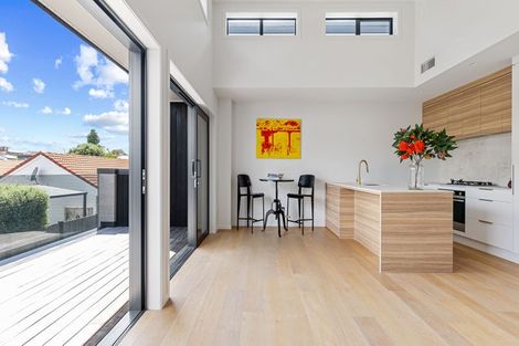 Photo of property in 8/2 Stewart Street, Raglan, 3225