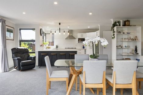 Photo of property in 11 Geneva Terrace, Kelvin Grove, Palmerston North, 4414