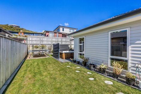 Photo of property in 17 Waitaria Terrace, Aotea, Porirua, 5024