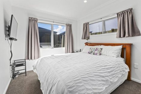 Photo of property in 12a Whitehouse Road, Titahi Bay, Porirua, 5022