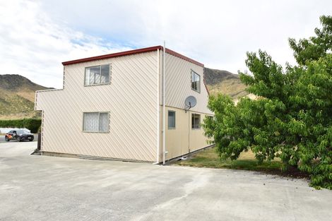 Photo of property in 12 Ahuriri Drive, Omarama, 9412