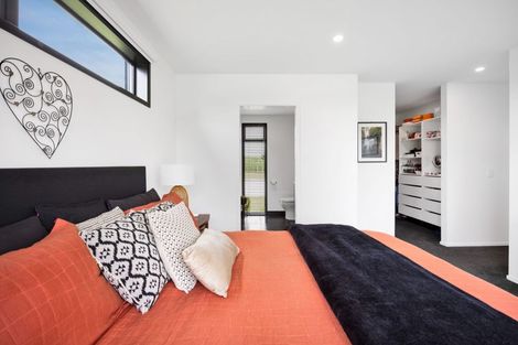 Photo of property in 450 Waitara Road, Huirangi, New Plymouth, 4373