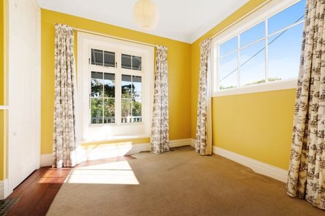 Photo of property in 3 Harbour View Road, Northland, Wellington, 6012