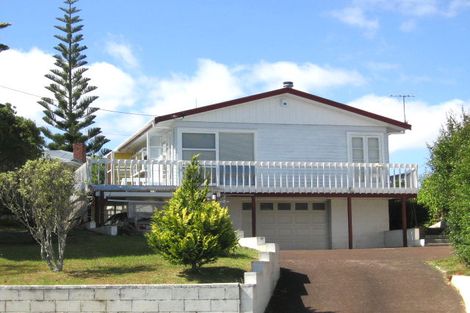 Photo of property in 8 Hadfield Street, Beach Haven, Auckland, 0626