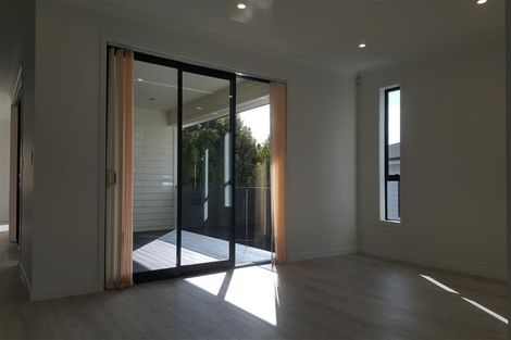 Photo of property in 8 Newport Place, Forrest Hill, Auckland, 0620