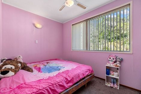 Photo of property in 18 Stallard Place, Glen Eden, Auckland, 0602