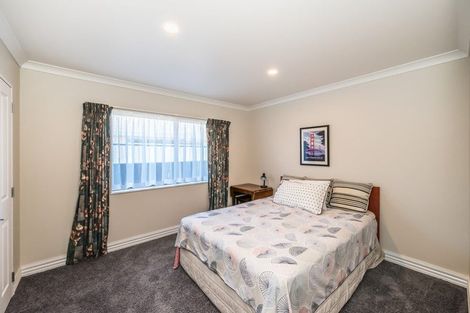 Photo of property in 5 Holcombe Drive, Paraparaumu, 5032