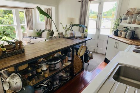 Photo of property in 9-9a Spencer Road, Hospital Hill, Napier, 4110