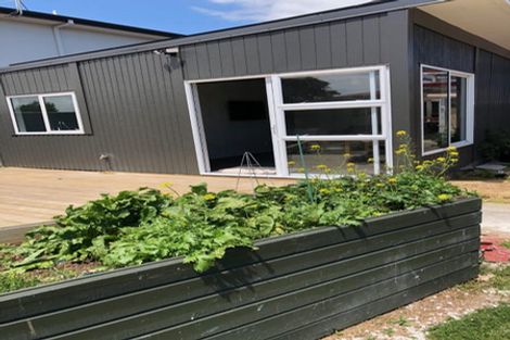 Photo of property in 12 Scott Street, Moturoa, New Plymouth, 4310