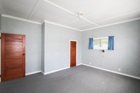 Photo of property in 32 Cambridge Street, Pahiatua, 4910